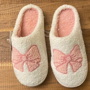 Cozy Ivory white Slippers with Pink Bow Women Size 7-8 NWT